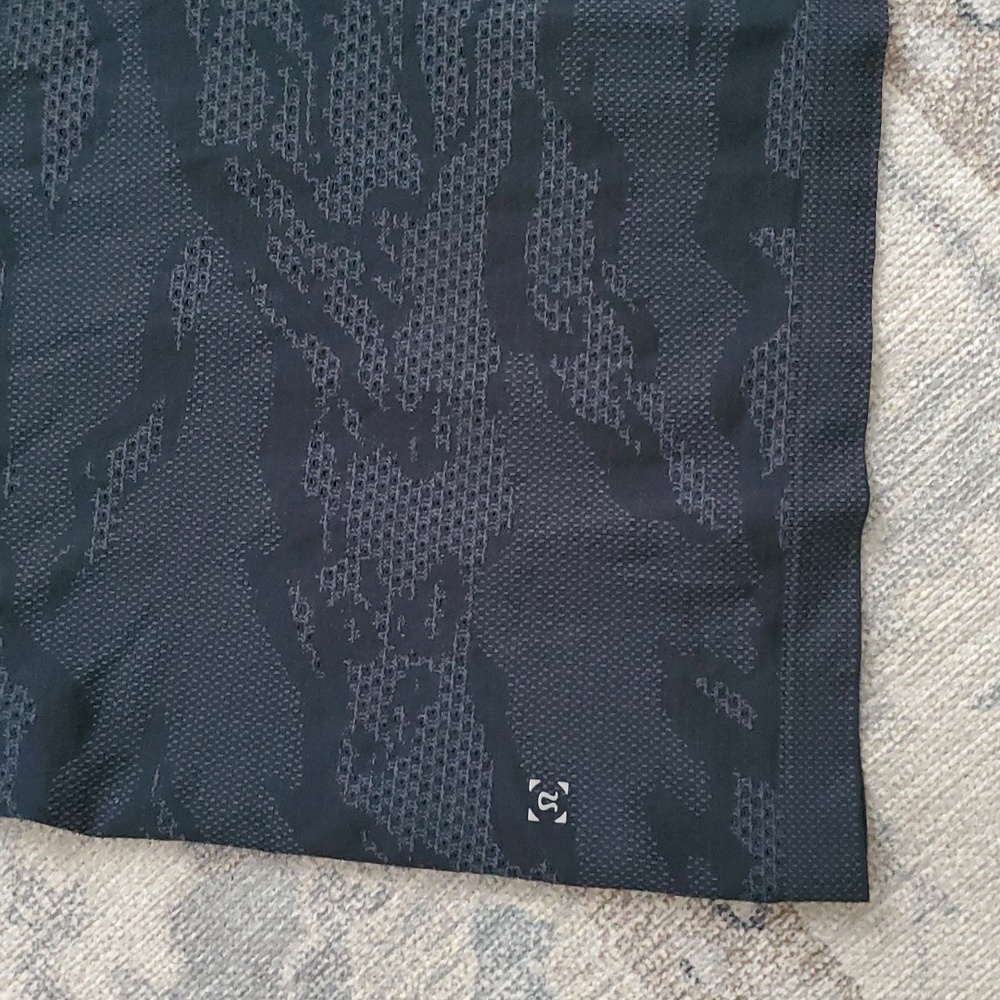 Lululemon Camo Short Sleeve Athletic Shirt Top SzXL - Picture 8 of 8